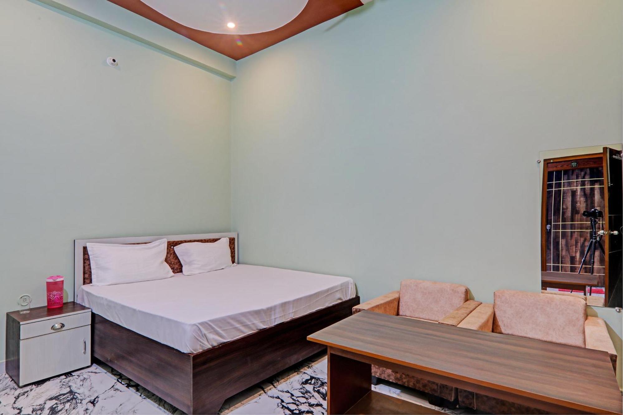 Oyo Green Valley Guest House Sultānpur Exteriör bild